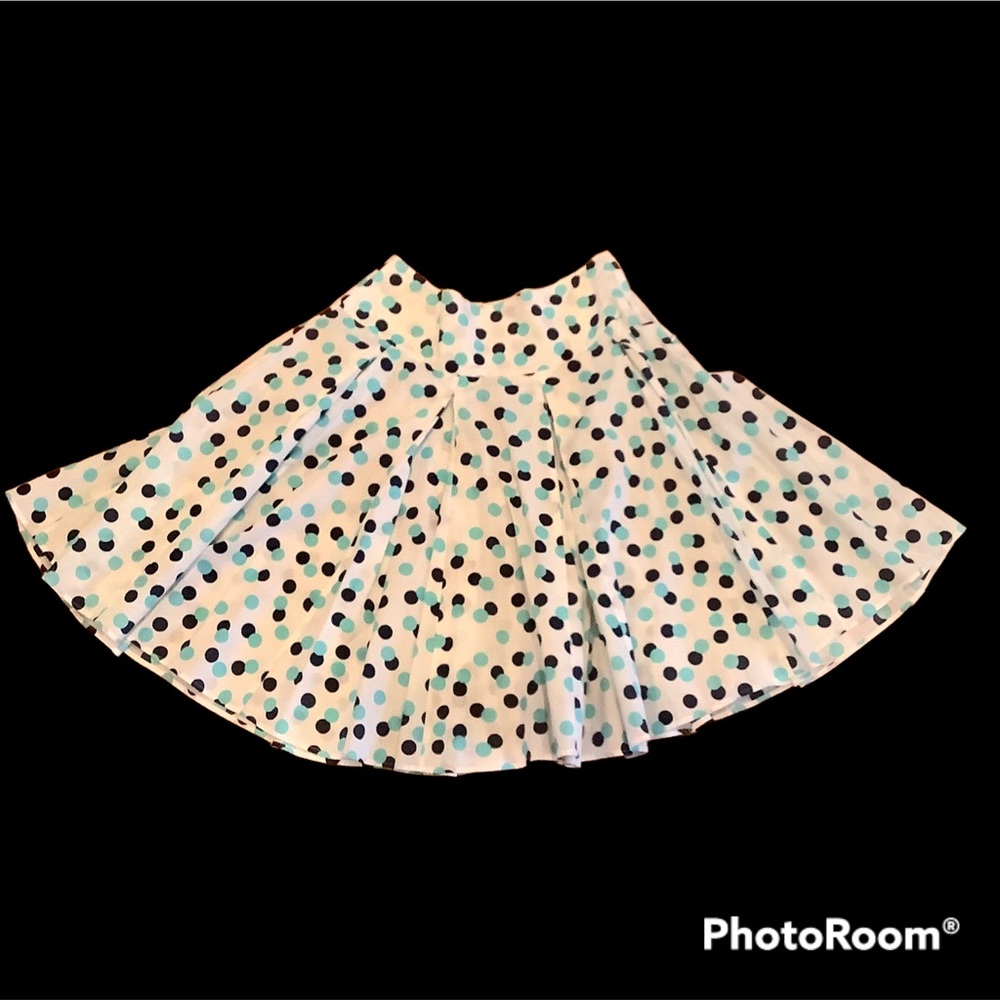 New York & Co flared white skirt with blue polka dots. Sz. 6 great condition - Picture 1 of 3